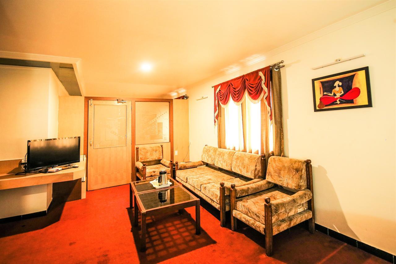 Hotel Sangam Karad Экстерьер фото