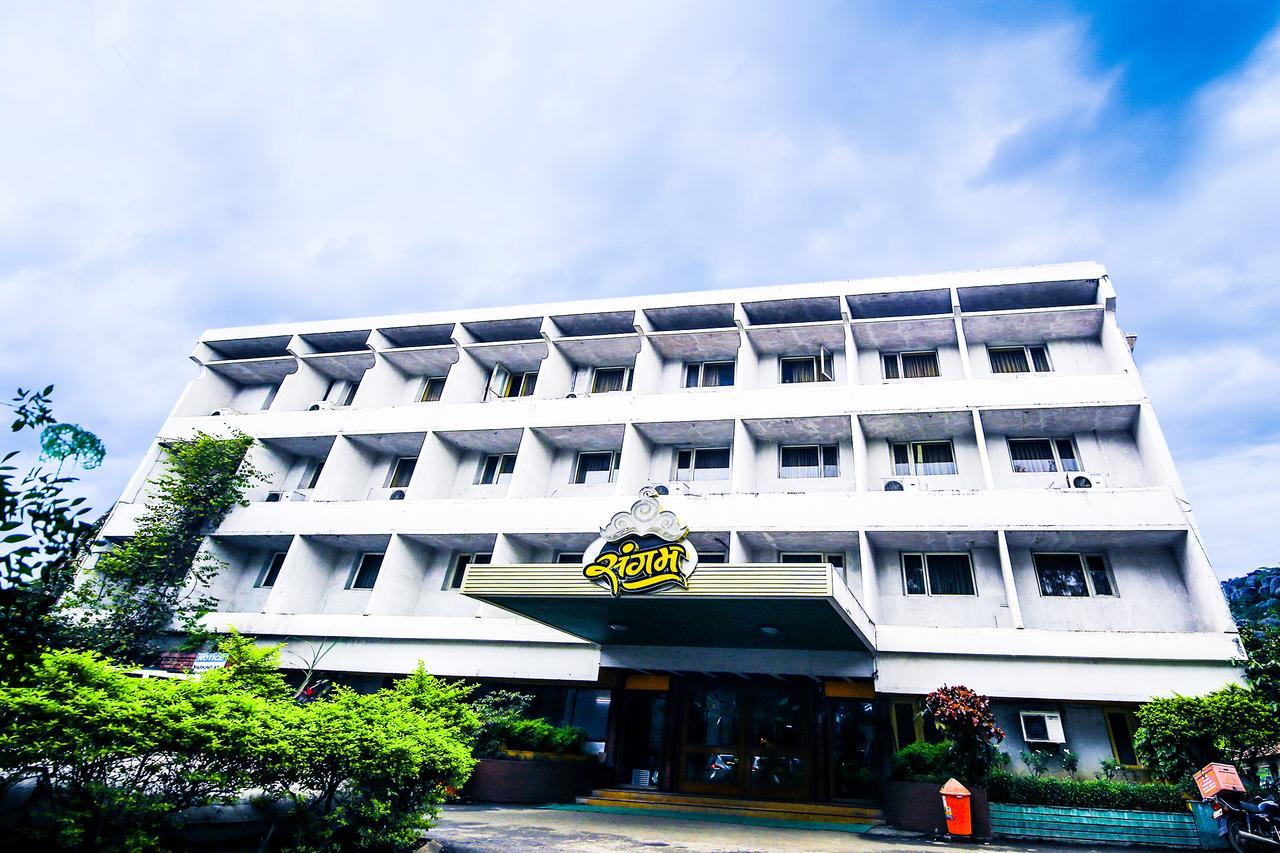 Hotel Sangam Karad Экстерьер фото